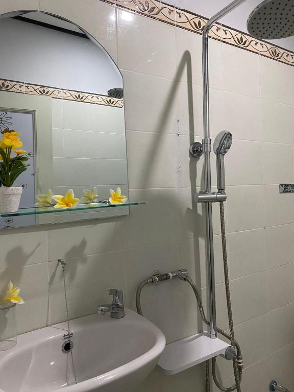 Koupelna v ubytování Guest House Pondok Puspa Ayu