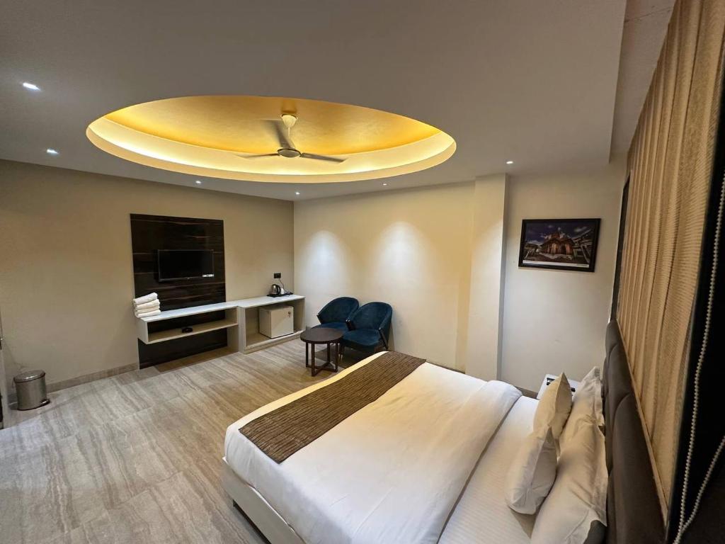 Postel nebo postele na pokoji v ubytování Hotel Hardik Palacio
