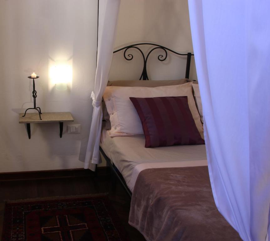 Postel nebo postele na pokoji v ubytování InChiostro Rooms&Breakfast