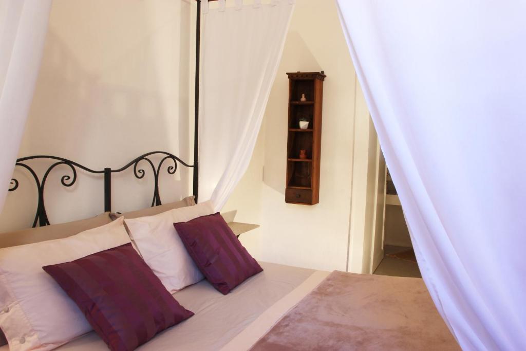 Postel nebo postele na pokoji v ubytování InChiostro Rooms&Breakfast