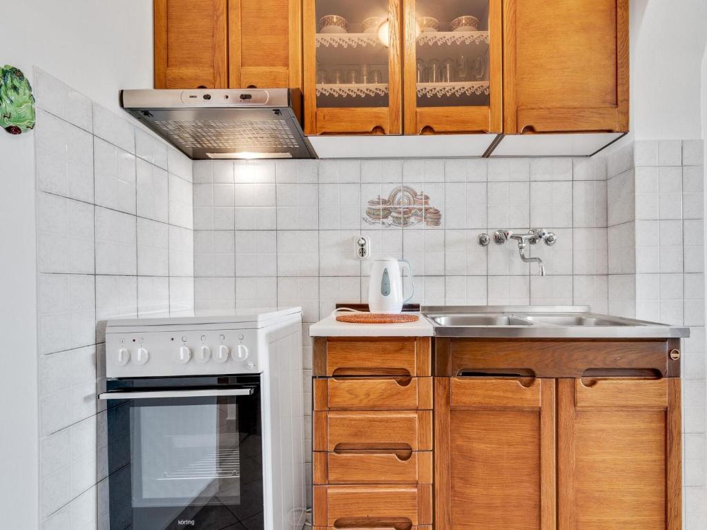 Kuchyň nebo kuchyňský kout v ubytování Cozy Apartment Stay in Porec
