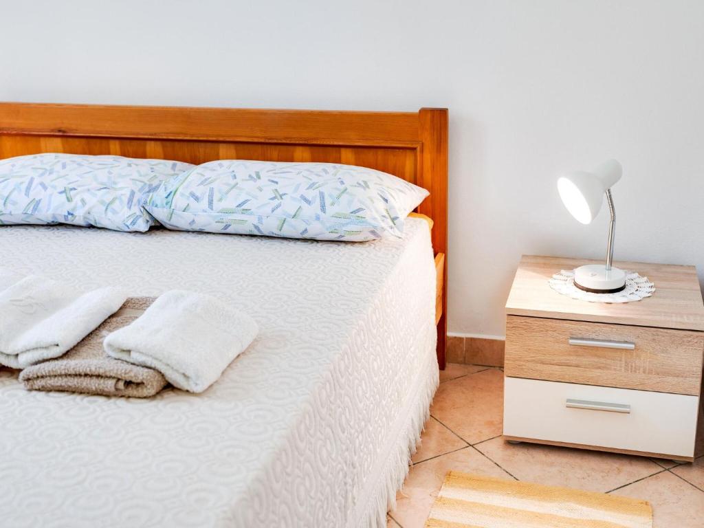 Postel nebo postele na pokoji v ubytování Cozy Apartment Stay in Porec