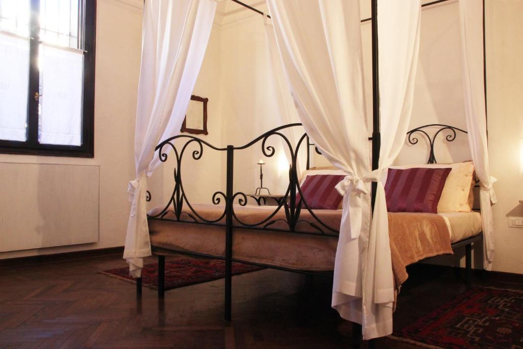 Postel nebo postele na pokoji v ubytování InChiostro Rooms&Breakfast