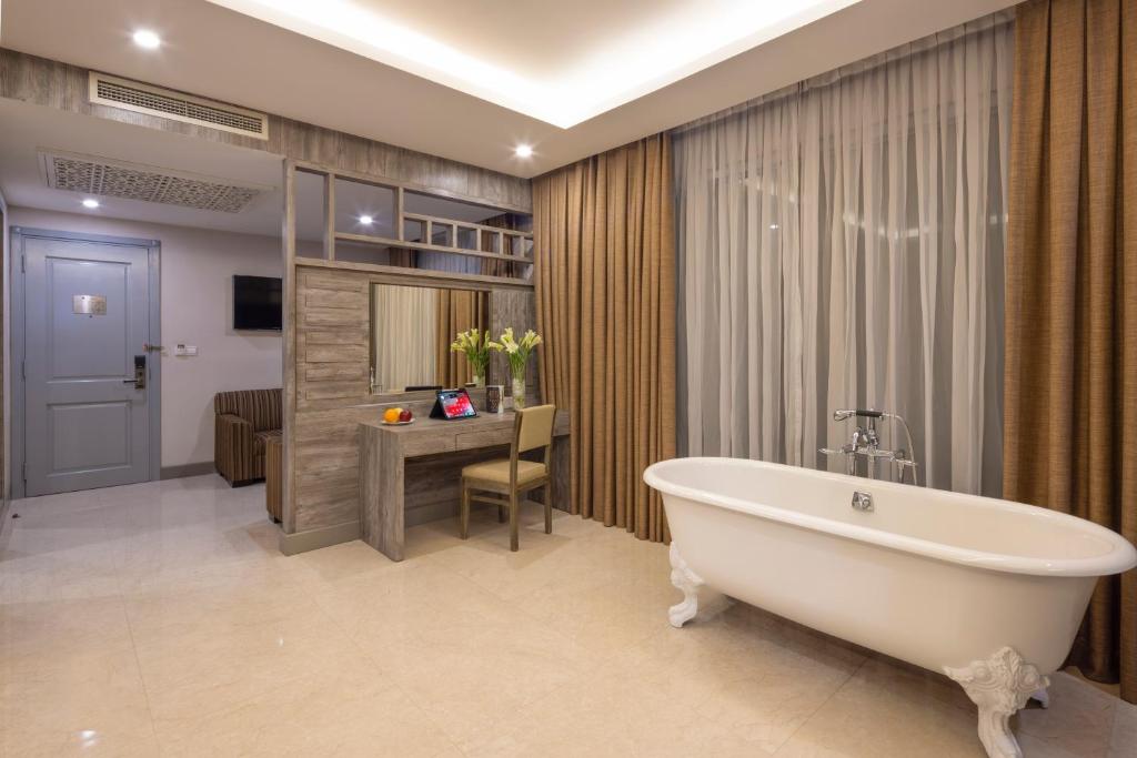 Suite Panorama với tầm nhìn ra thành phố và trà chiều hàng ngày