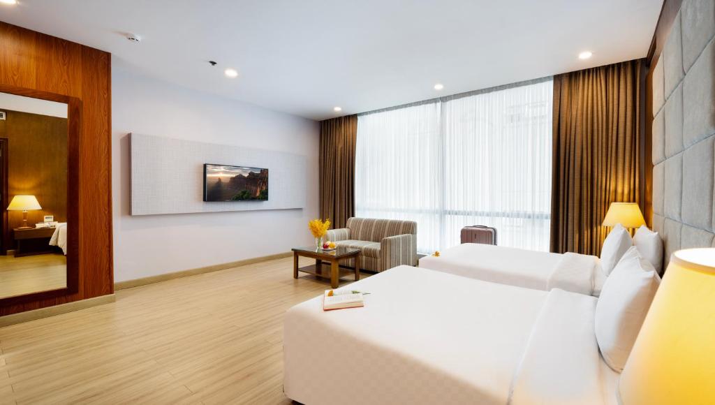 Suite Junior 2 Người + Minibar Miễn Phí