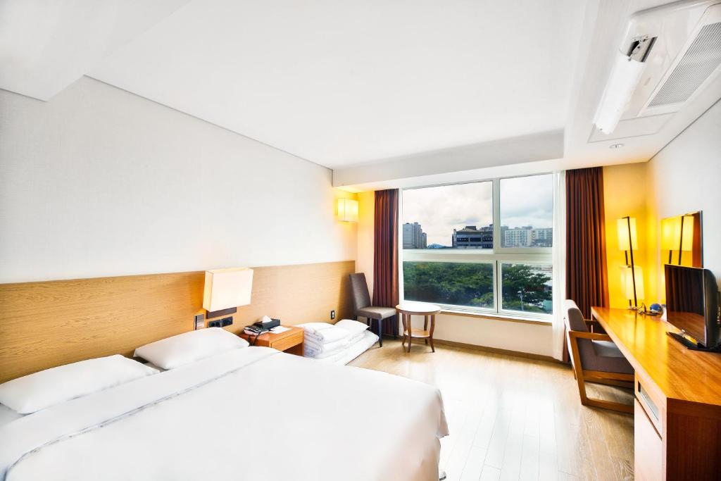 Postel nebo postele na pokoji v ubytování Bareve Hotel