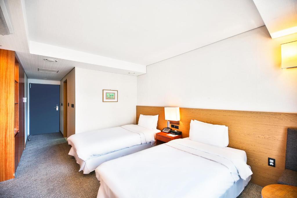 Postel nebo postele na pokoji v ubytování Bareve Hotel