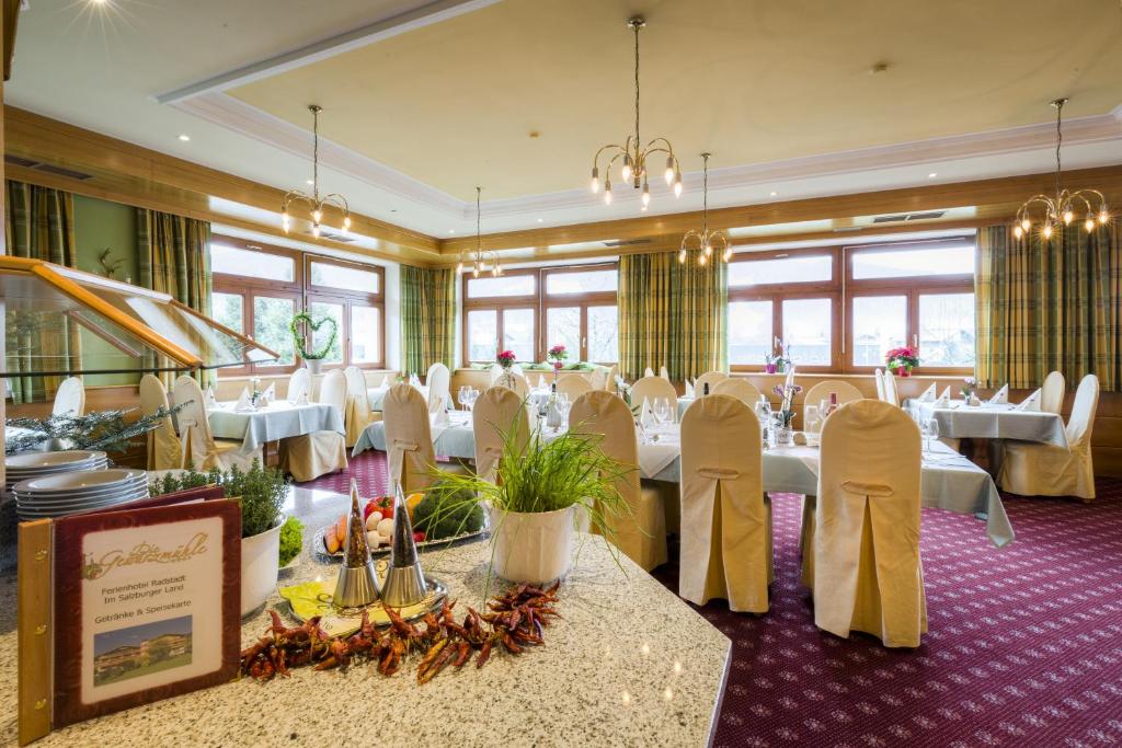 A seating area at Ferienhotel Gewürzmühle