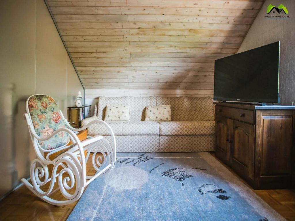 Televízia a/alebo spoločenská miestnosť v ubytovaní Holiday Home Boltar