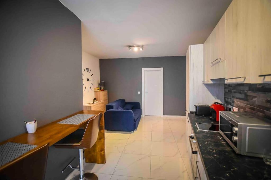 Kuchyň nebo kuchyňský kout v ubytování Stylish 1 bedroom apartment in central Msida C11A