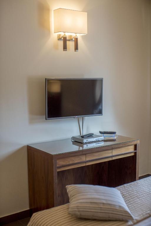 TV a/nebo společenská místnost v ubytování Suites & Residence Hotel