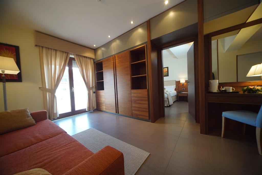 Postel nebo postele na pokoji v ubytování Suites & Residence Hotel