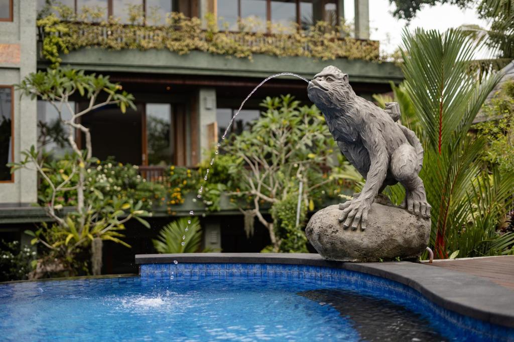 Bazén v ubytování Gynandha Ubud Cottage nebo v jeho okolí