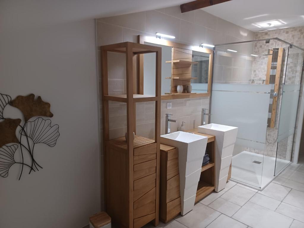 Kúpeľňa v ubytovaní La Grange 3 étoiles - Maison d'hôte à 10 min des plages