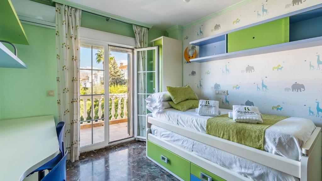 Postel nebo postele na pokoji v ubytování Villa Albaida La Zubia by Ruralidays