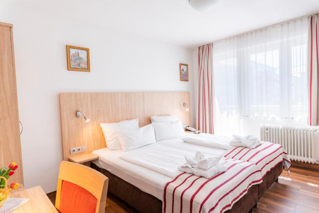 Postel nebo postele na pokoji v ubytování Hotel Astoria Stuttgart City