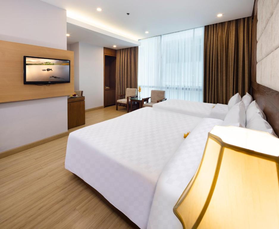 Suite Junior 3 Người + Minibar Miễn Phí