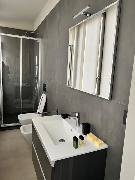 Koupelna v ubytování V&B Suites and Apartments
