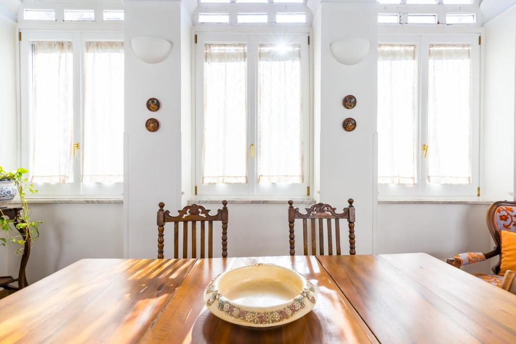 A seating area at Residenza Capano Charming House by Napoliapartments