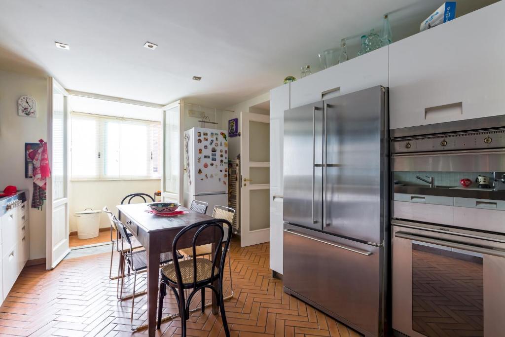 A kitchen or kitchenette at Residenza Capano Charming House by Napoliapartments