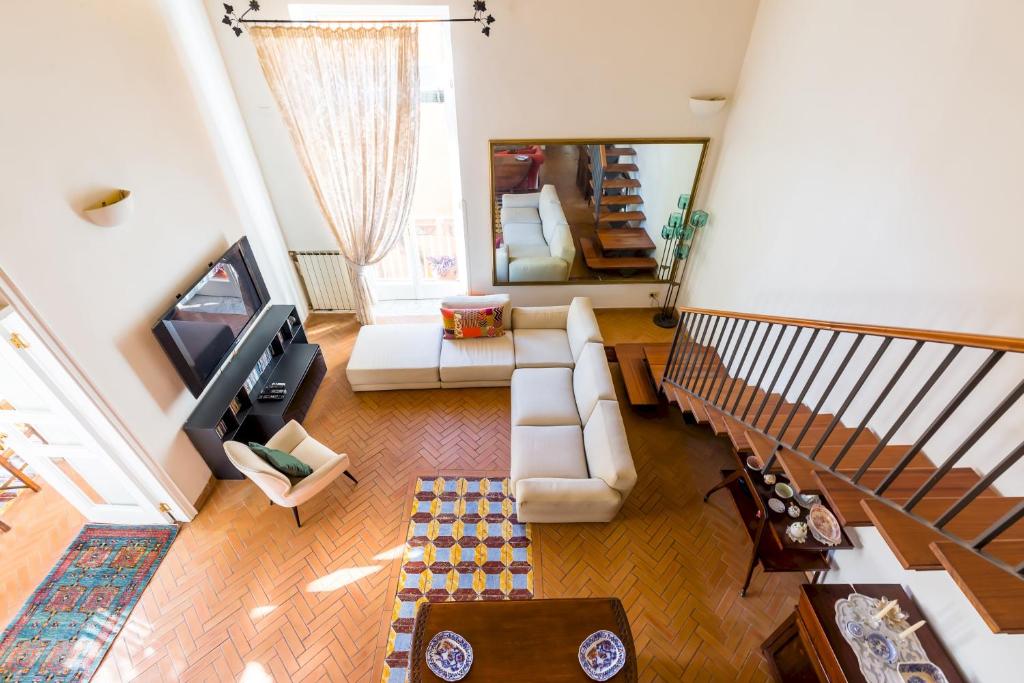 A television and/or entertainment centre at Residenza Capano Charming House by Napoliapartments