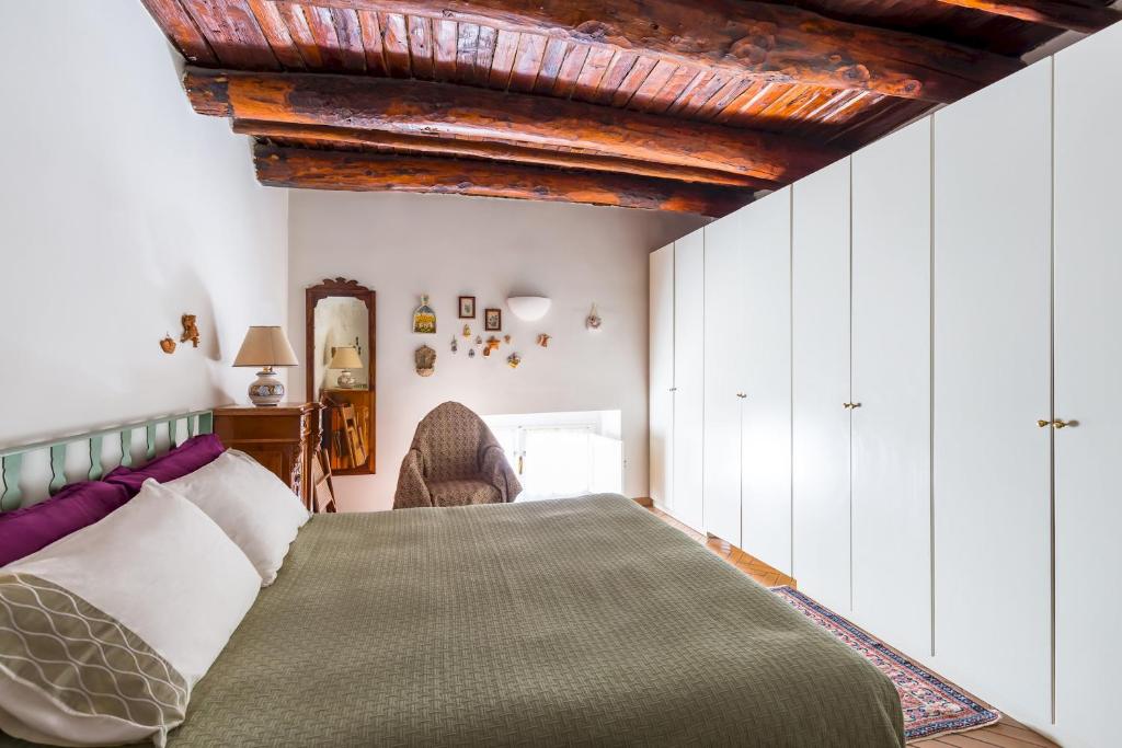 A bed or beds in a room at Residenza Capano Charming House by Napoliapartments