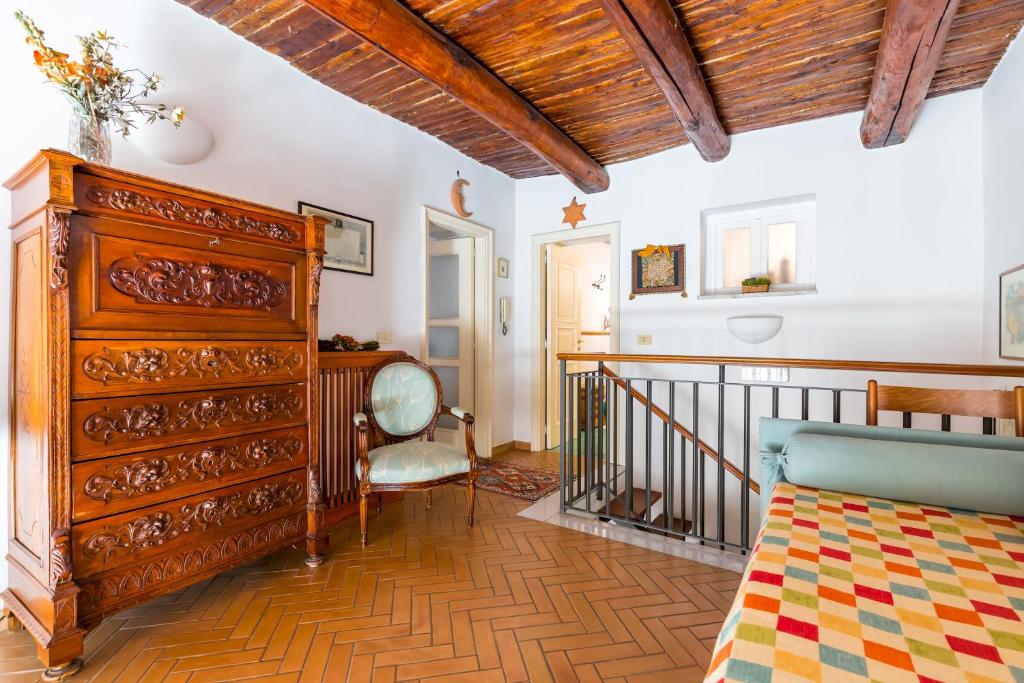 A seating area at Residenza Capano Charming House by Napoliapartments