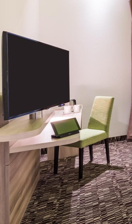 TV a/nebo společenská místnost v ubytování Park Inn by Radisson Neumarkt