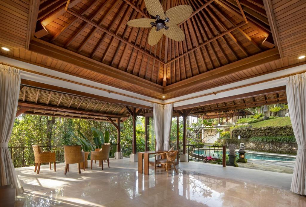 Bazén v ubytování The Allure Ubud Villas nebo v jeho okolí