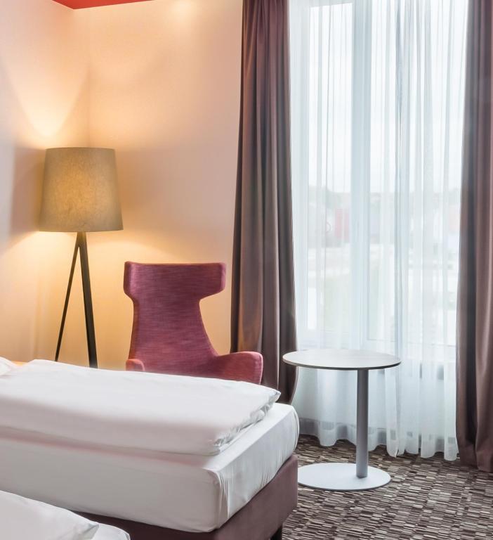 Postel nebo postele na pokoji v ubytování Park Inn by Radisson Neumarkt