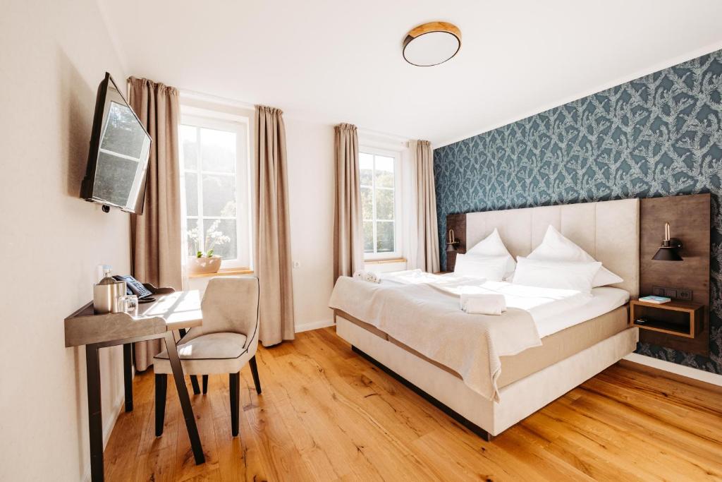 Schlosshotel Brilon-Wald - Large Double Room