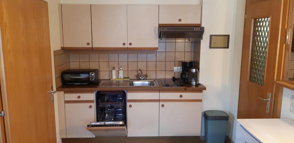 Kuchyň nebo kuchyňský kout v ubytování Haus Mansaura