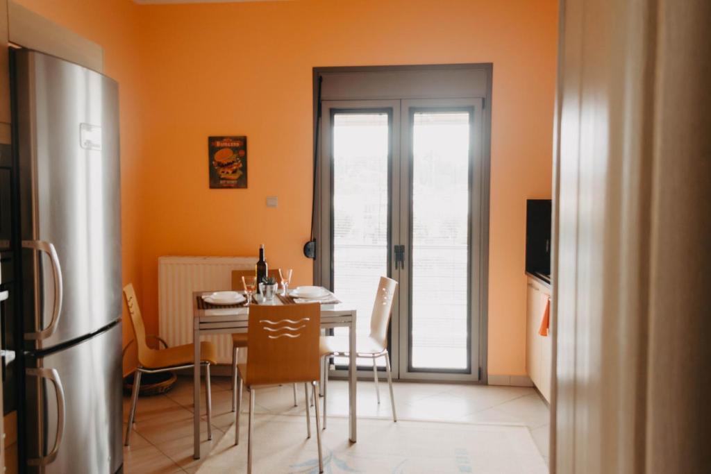TV a/nebo společenská místnost v ubytování DimSim Home-Σπίτι με όνομα