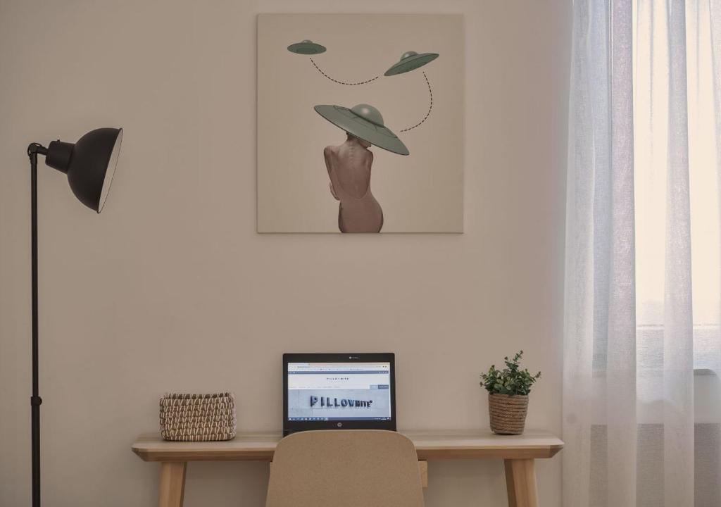 Telewizja i/lub zestaw kina domowego w obiekcie Cute n Comfort Luxury Condo in Kolonaki