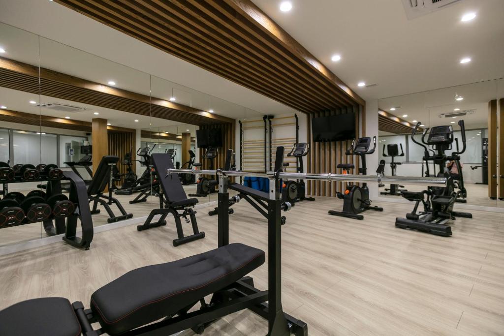 Centrum fitness w obiekcie Unbelievable 3 bed Apt in ONE RESIDENCES RDR263