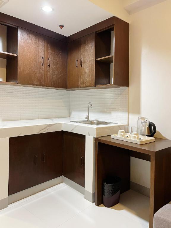 Kuchyň nebo kuchyňský kout v ubytování Airo Suites Makati