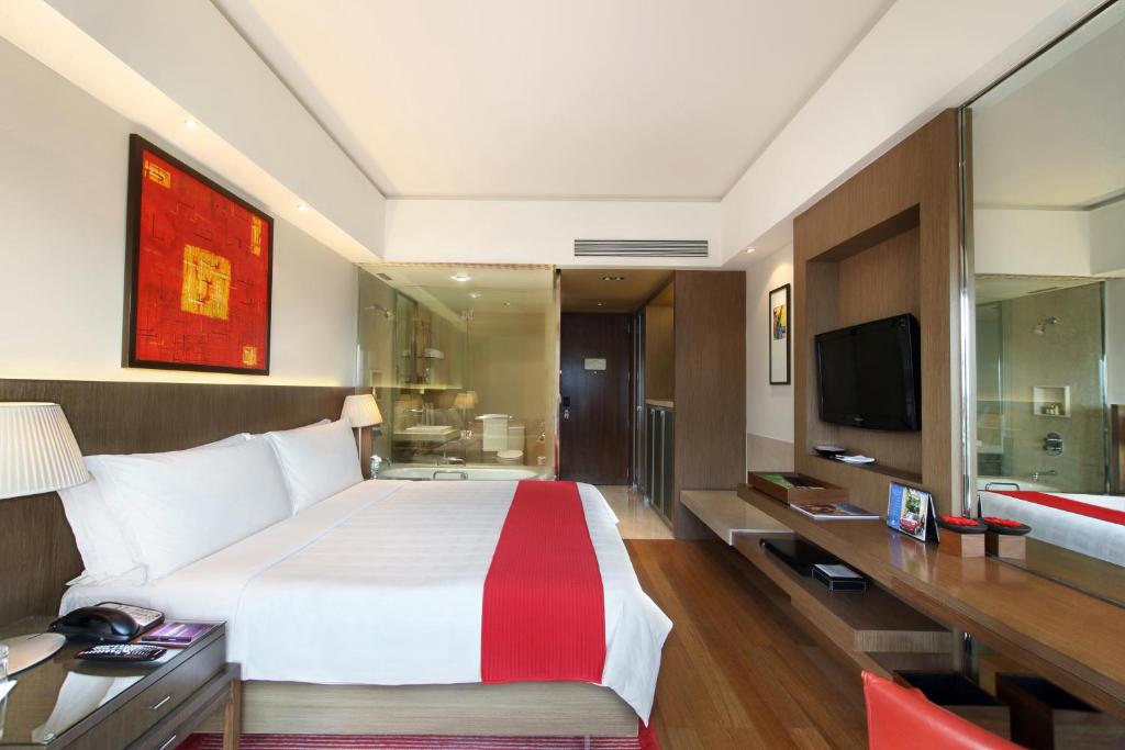 Trident Bandra Kurla - Deluxe Room (King Bed)