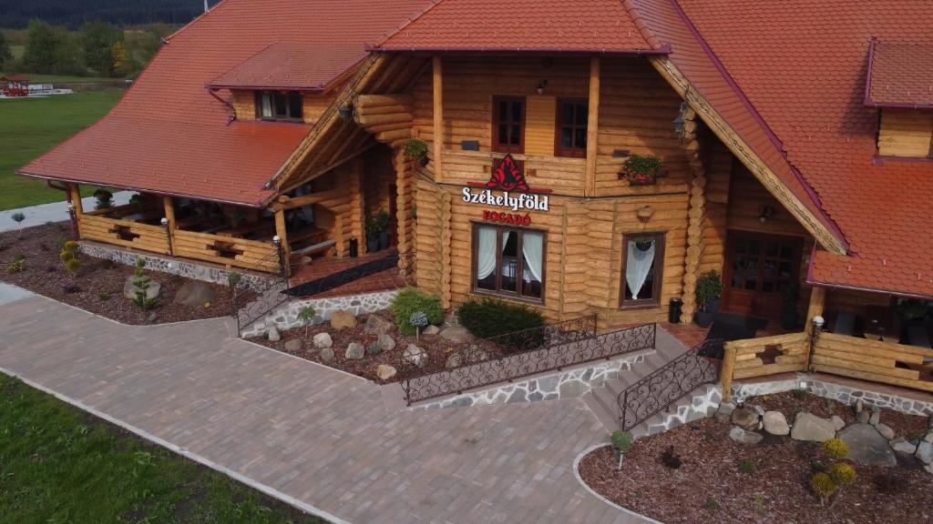 Budova, kde se penzion – hostinec nachází