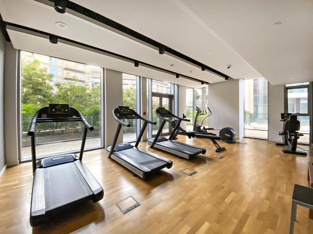 Fitness centrum a/nebo fitness zařízení v ubytování Phenomenal 2BR with Scenic Sea-View from ALL rooms!