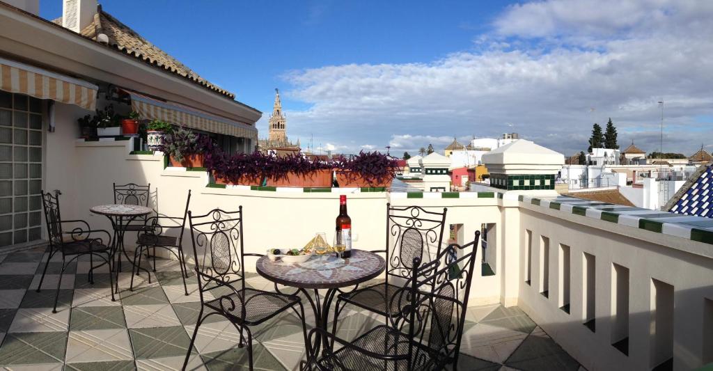 Balkon lub taras w obiekcie Sevilla Central Suites Apartamentos Puerta Jerez