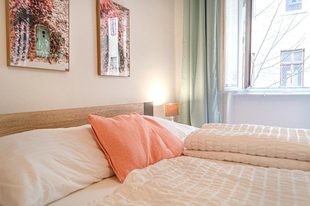 Zdjęcie z galerii obiektu Stunning 2BR Neighboring apts.Perfect for 8 guests w Wiedniu