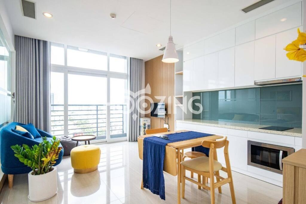 Η κουζίνα ή μικρή κουζίνα στο The Rixx Stylish Apartment - Ben Thanh/gym/pool/bar