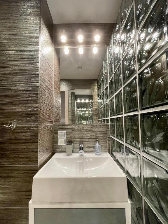 Kúpeľňa v ubytovaní Nowoczesny Apartament z widokiem na rzekę i jezioro