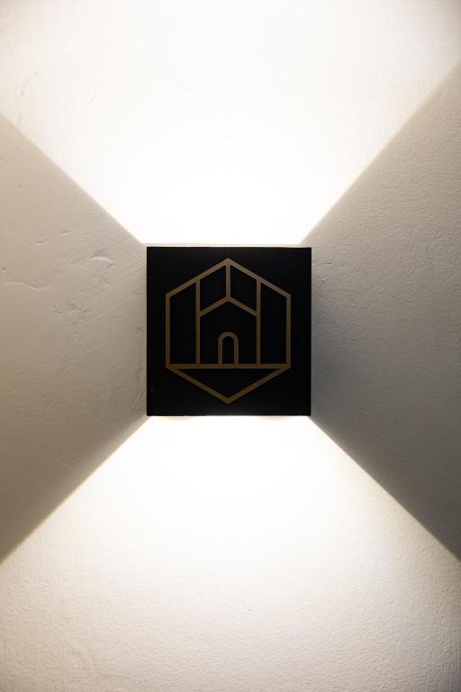 Certifikát, ocenenie alebo iný dokument vystavený v ubytovaní Geometric Art Home
