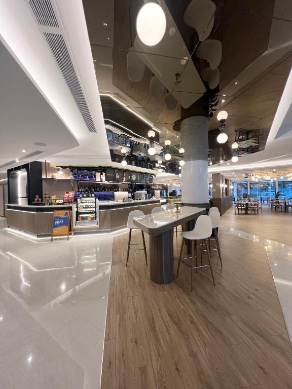 Centara Life Hotel Bangkok Phra Nakhon - Resim 35