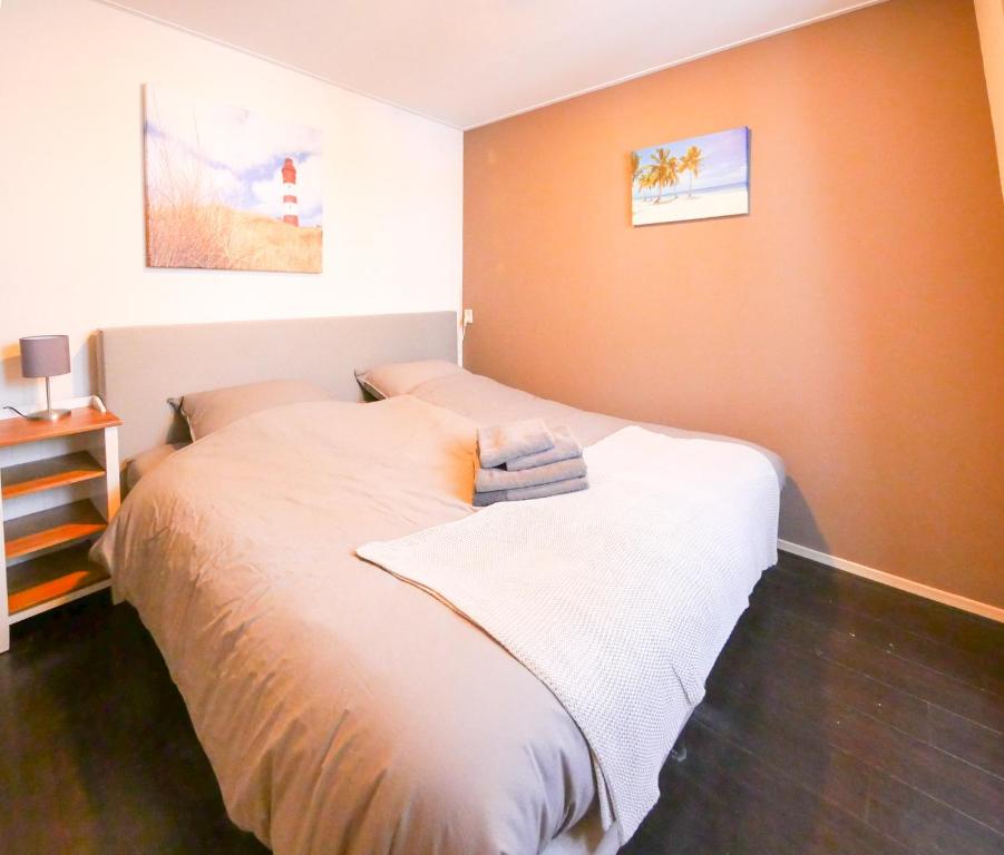 Booking.com: Vakantiehuis Hoge Prins Willemstraat 5 , Scheveningen, Nederland . Boek nu je hotel! Booking.Com: Vakantiehuis Hoge Prins Willemstraat 5 , Scheveningen, Nederland . Boek Nu Je Hotel!