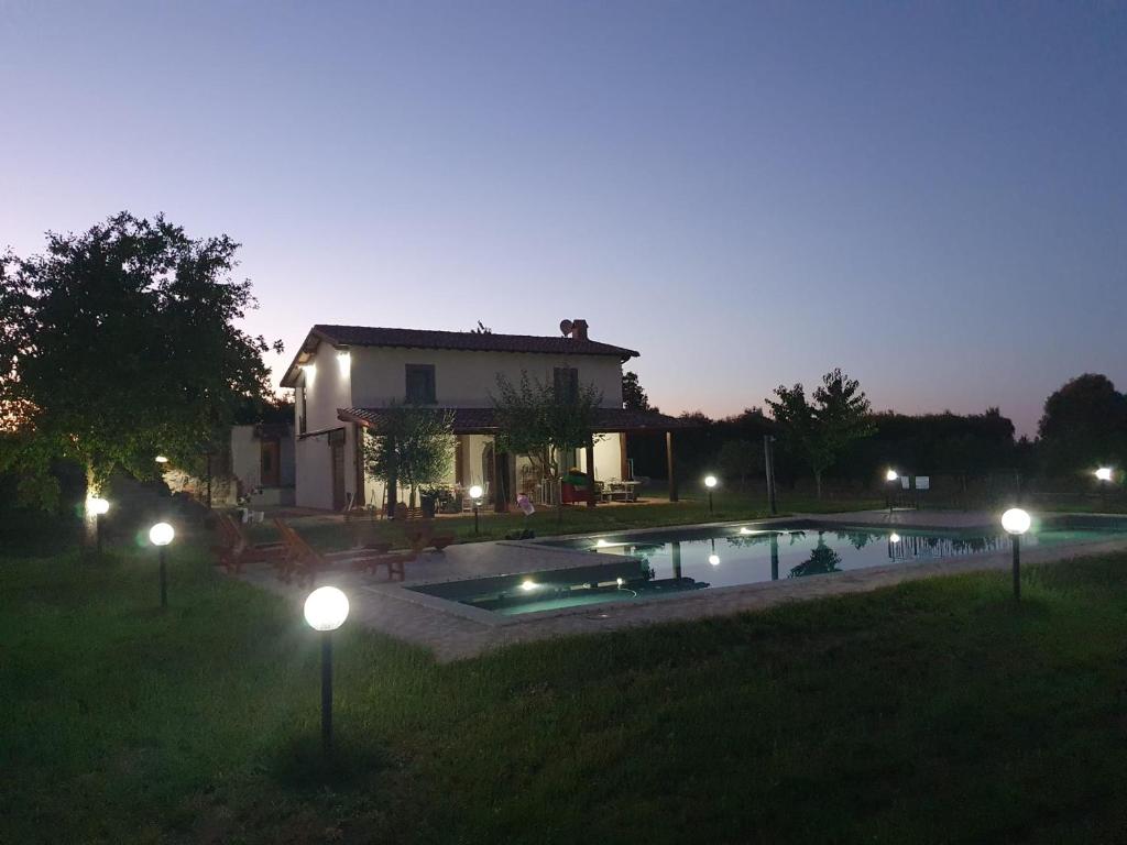 Bazén v ubytovaní Domus Nirale alebo v jeho blízkosti