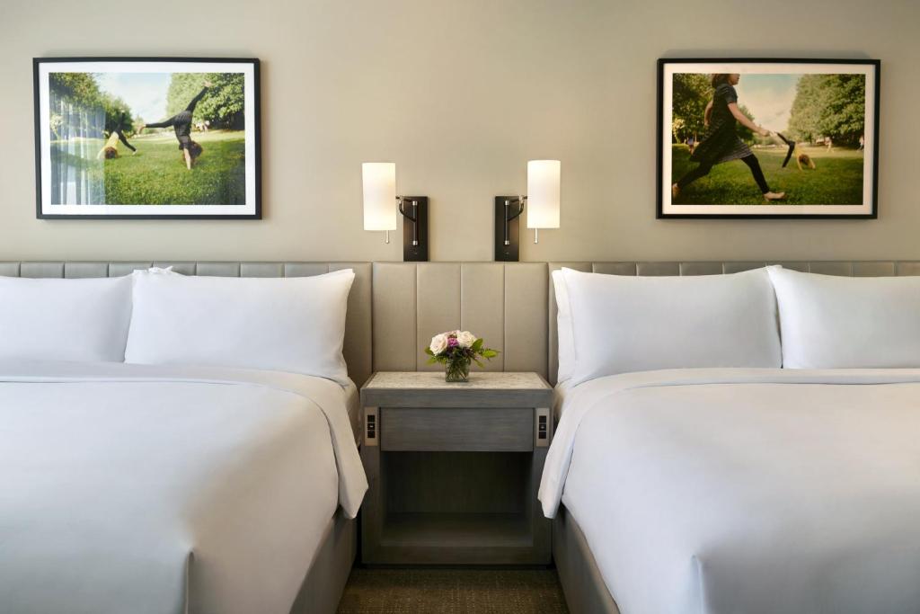 Postel nebo postele na pokoji v ubytování Archer Hotel Seattle/Redmond