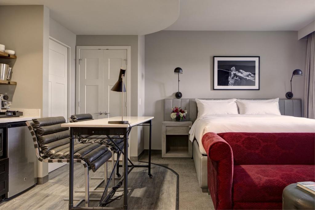 Postel nebo postele na pokoji v ubytování Archer Hotel Seattle/Redmond
