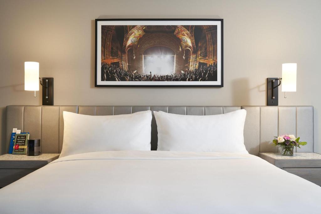 Postel nebo postele na pokoji v ubytování Archer Hotel Seattle/Redmond